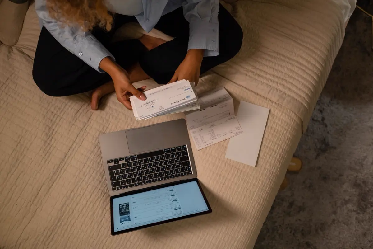 Person making a single monthly debt review payment online